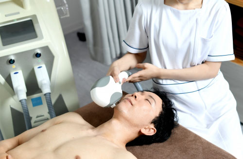 女性スタッフの写真